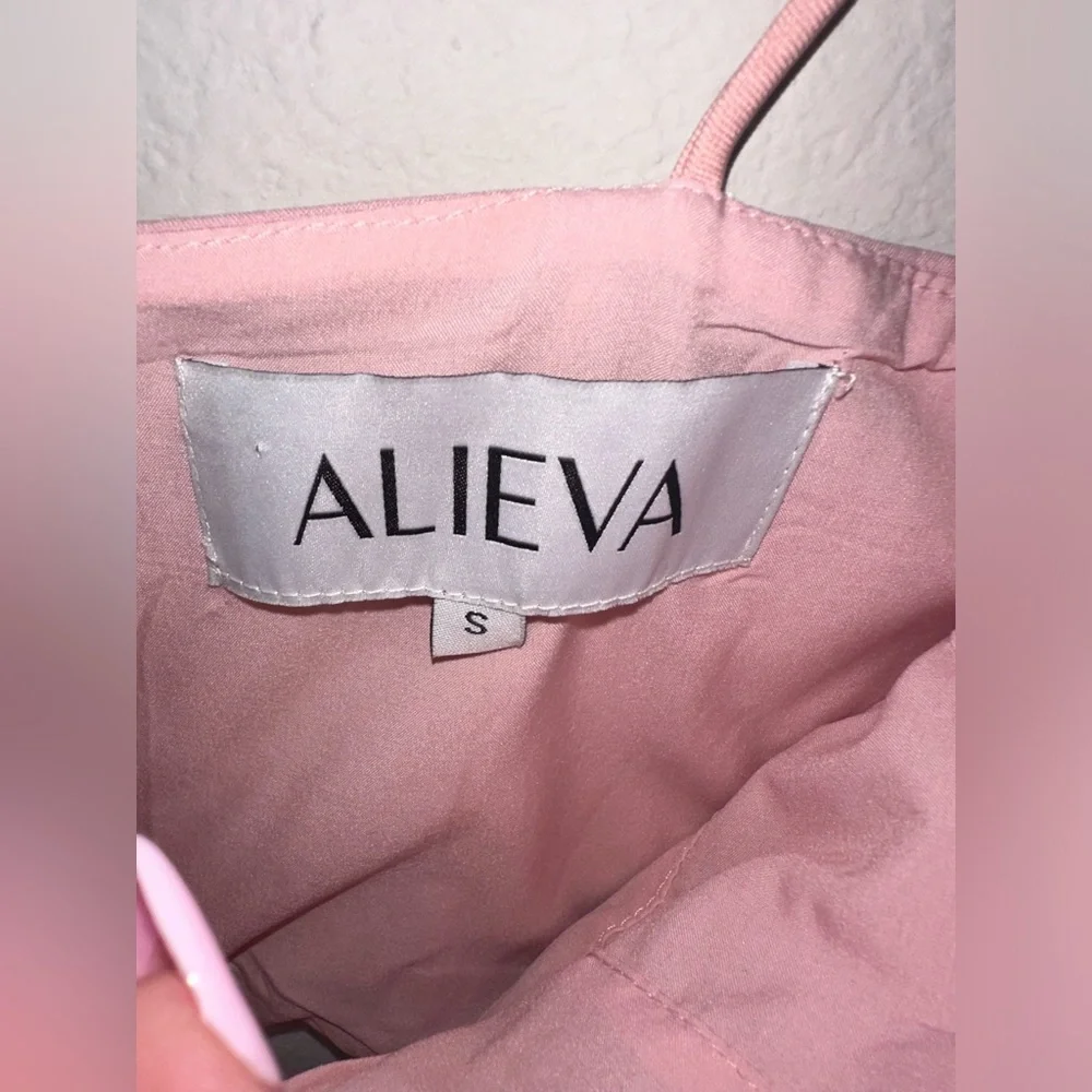 Alieva Carla structure Crop Top, soft pink, size small - Picture 6 of 15